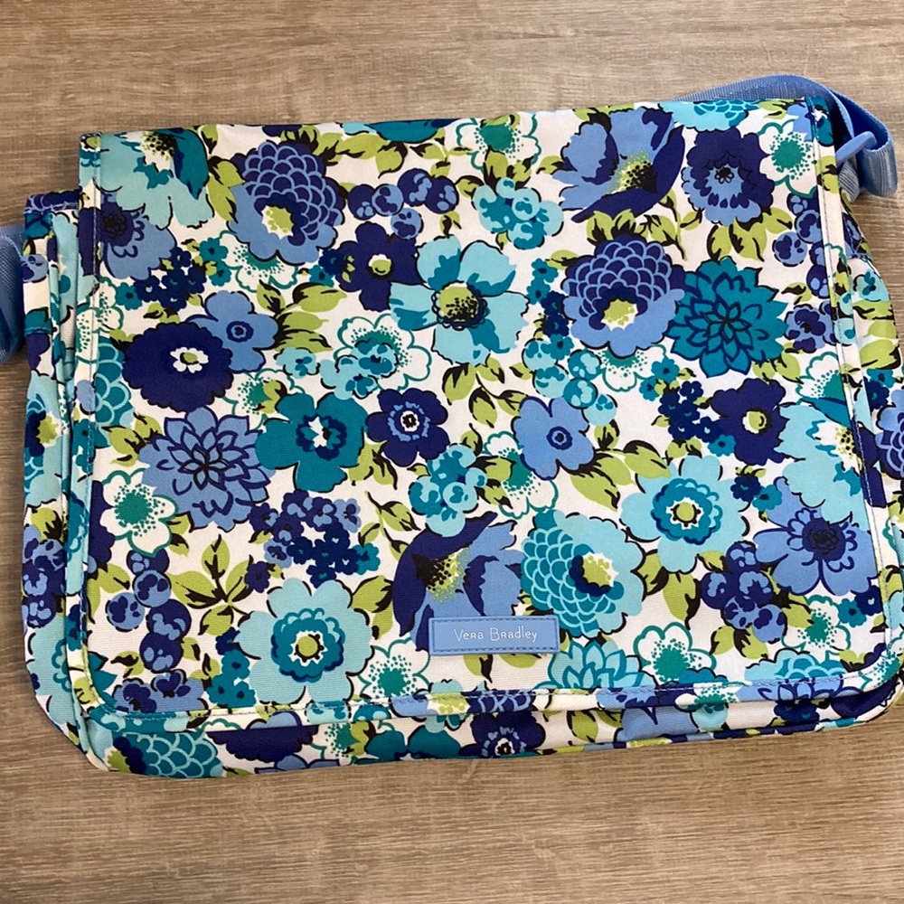 Vera Bradley Lighten up Messenger Blueberry Blooms NWT